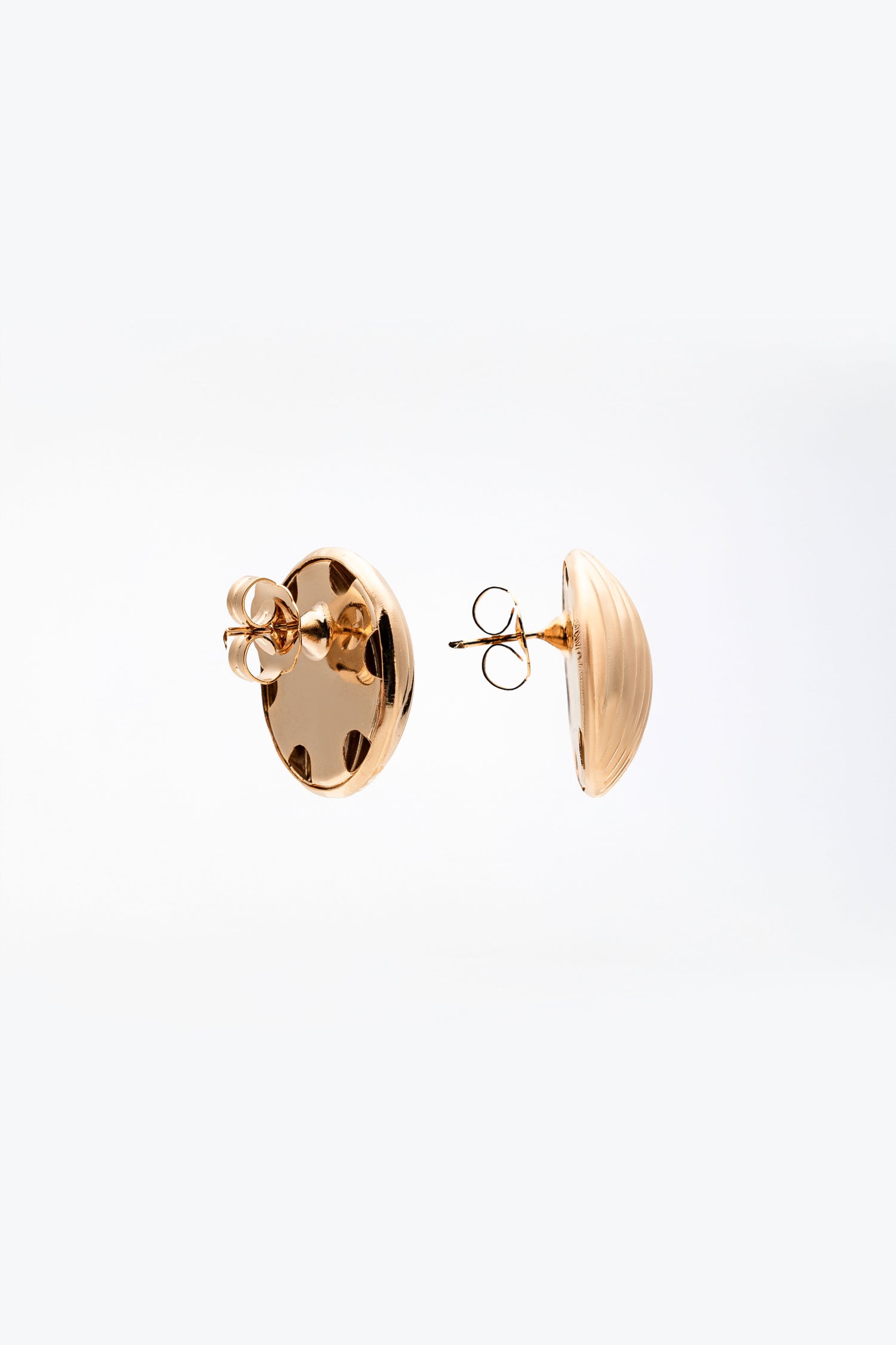 Orecchini mini size  a sfera rigata in ottone dorato Dora