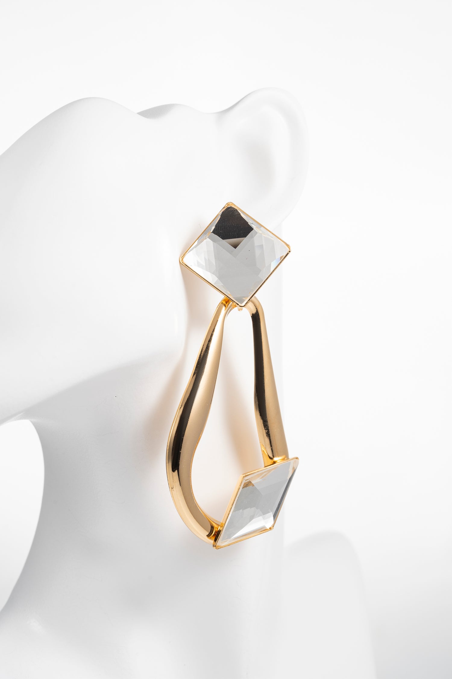 Orecchini Scultorei in Oro con Cristalli Geometrici Curve Lucenti