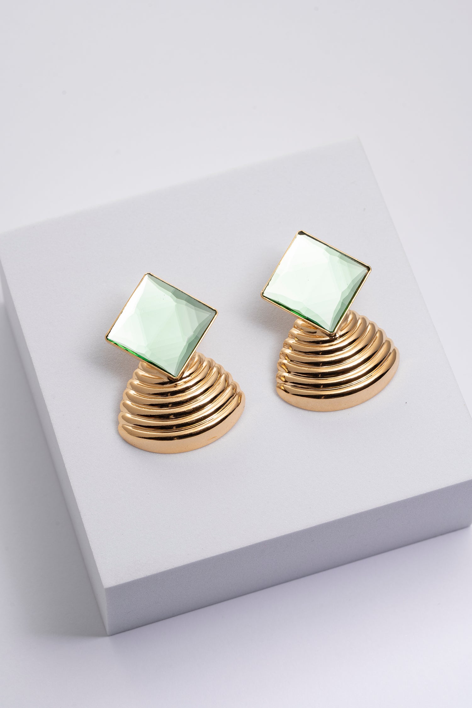 Orecchini Geometrici con Cristallo Verde Chiaro Green Aura