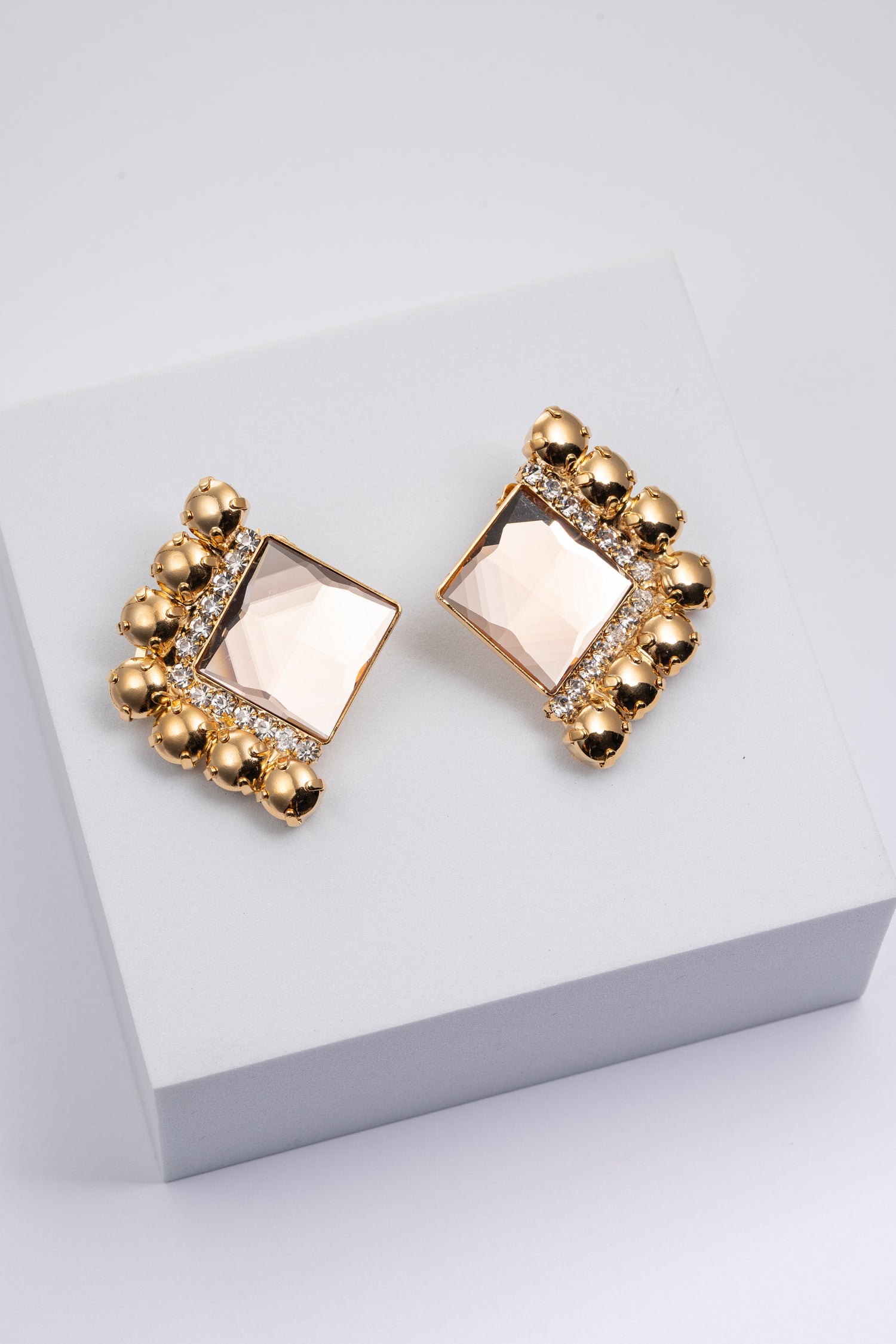 Orecchini Con Cristalli Champagne e Dettagli Dorati Velvet Glow