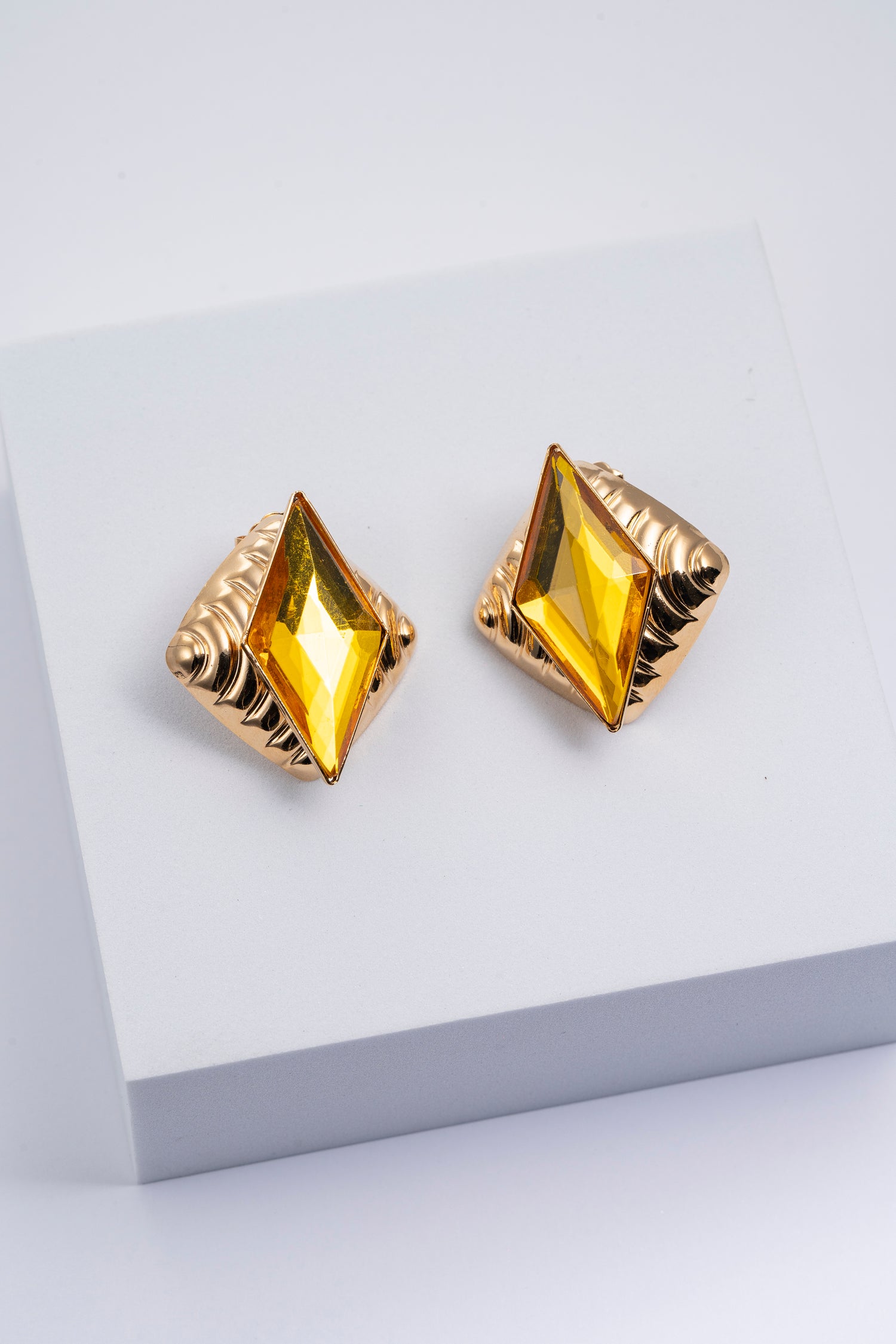 Orecchini in metallo lavorato con cristallo Topazio Solaris