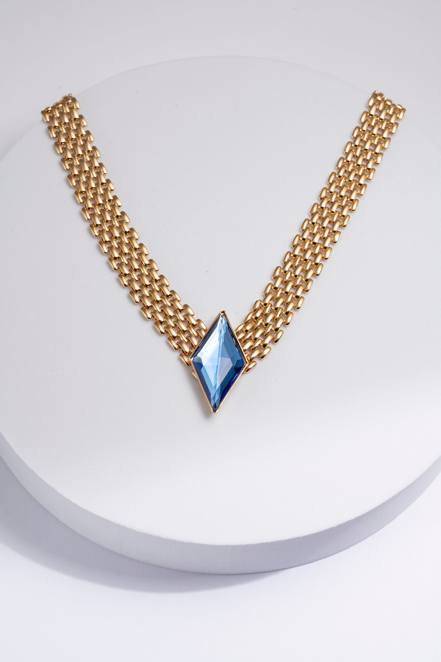 Collana dorata con cristallo blu taglio rombo Blue Diamond