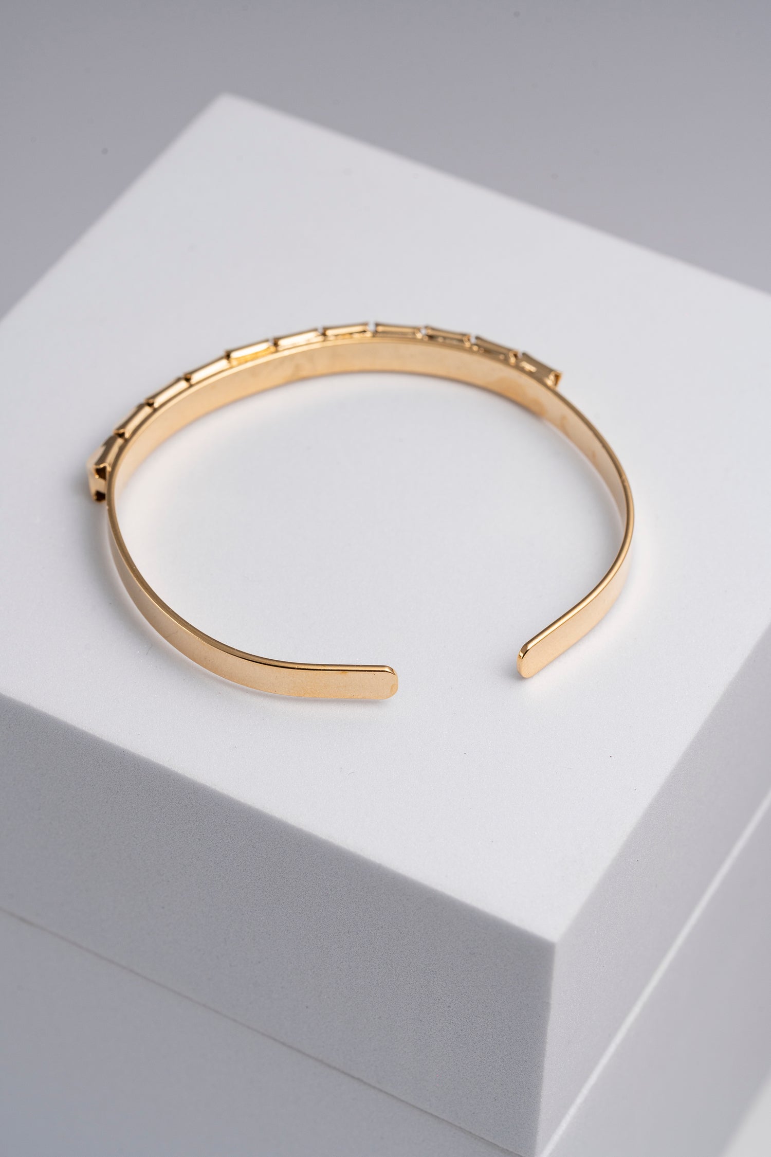 Bracciale  Rigido Oro con Borchie Geometriche Athena