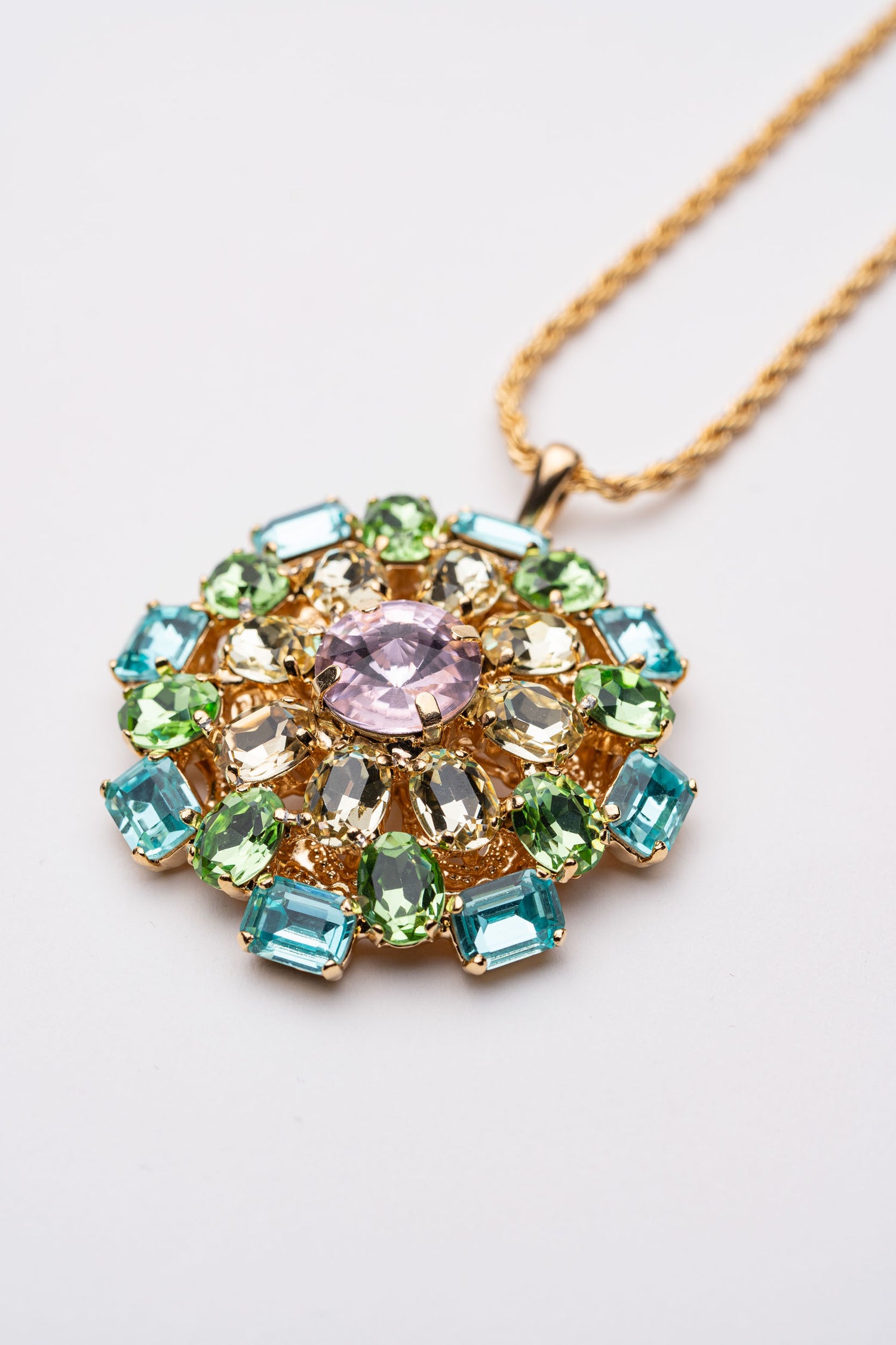 Collana con pendente floreale – Alba di Primavera