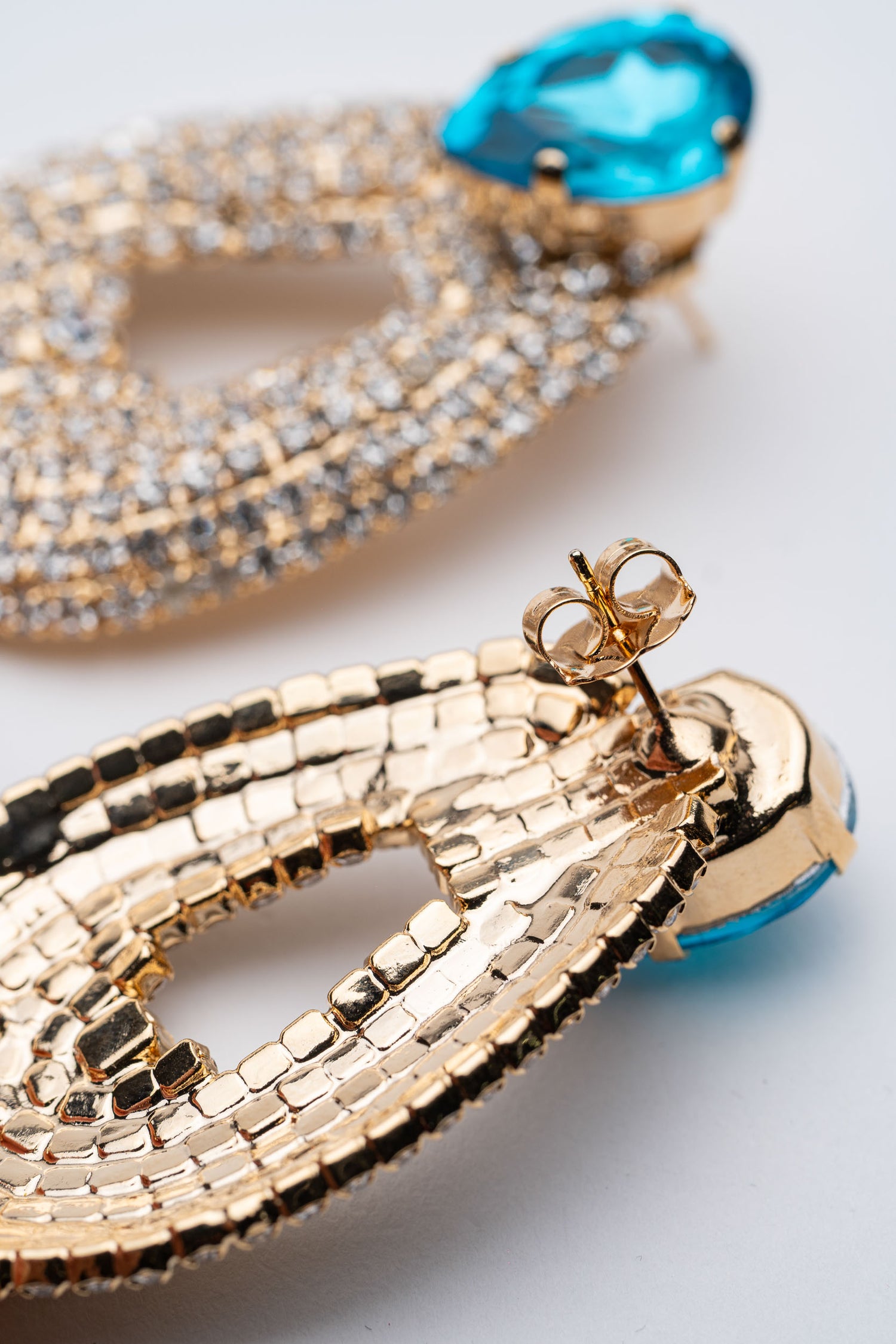 Orecchini Luce di Cristallo Eleganza scintillante con cristallo Acquamarina