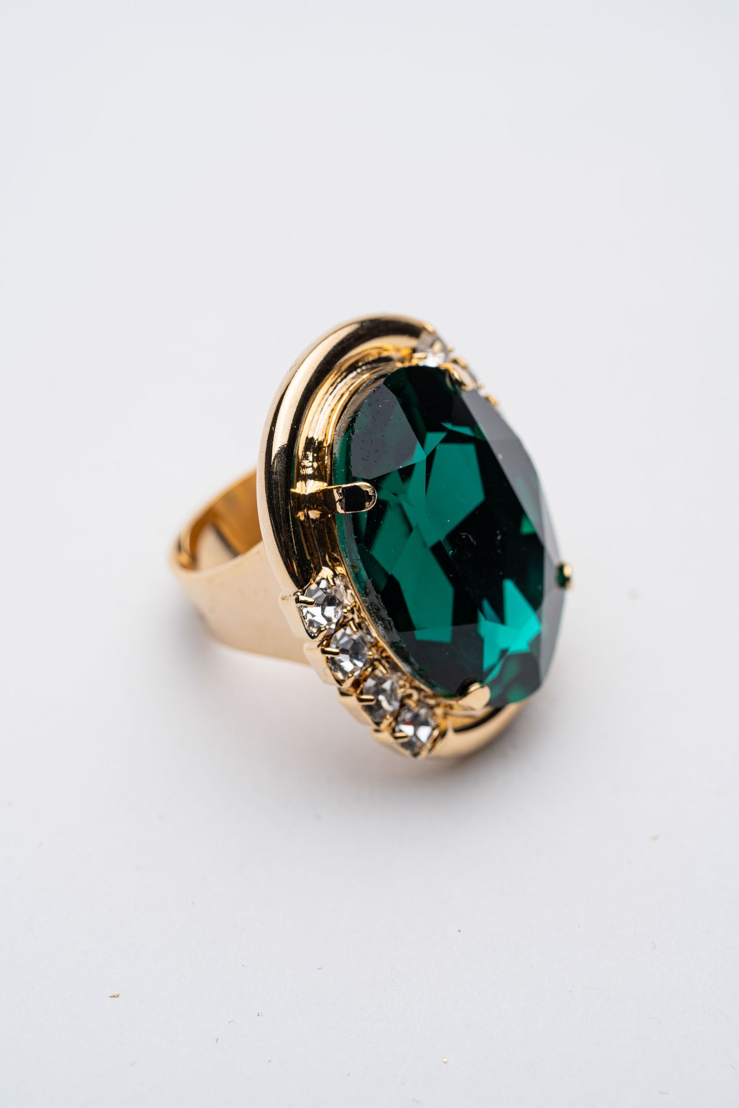 Anello L’eleganza senza tempo – Smeraldo Regale