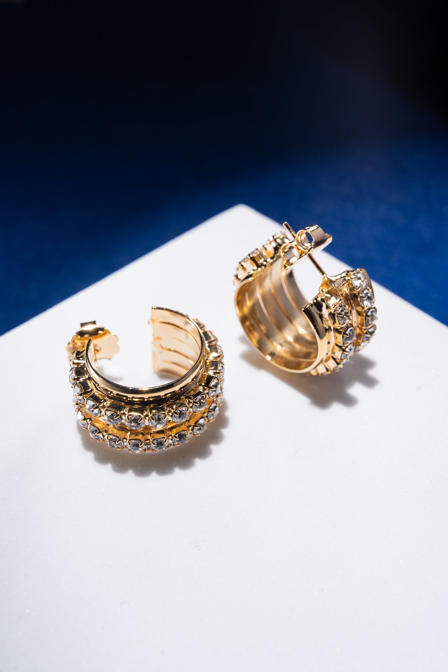 Orecchini a cerchio LUMERA