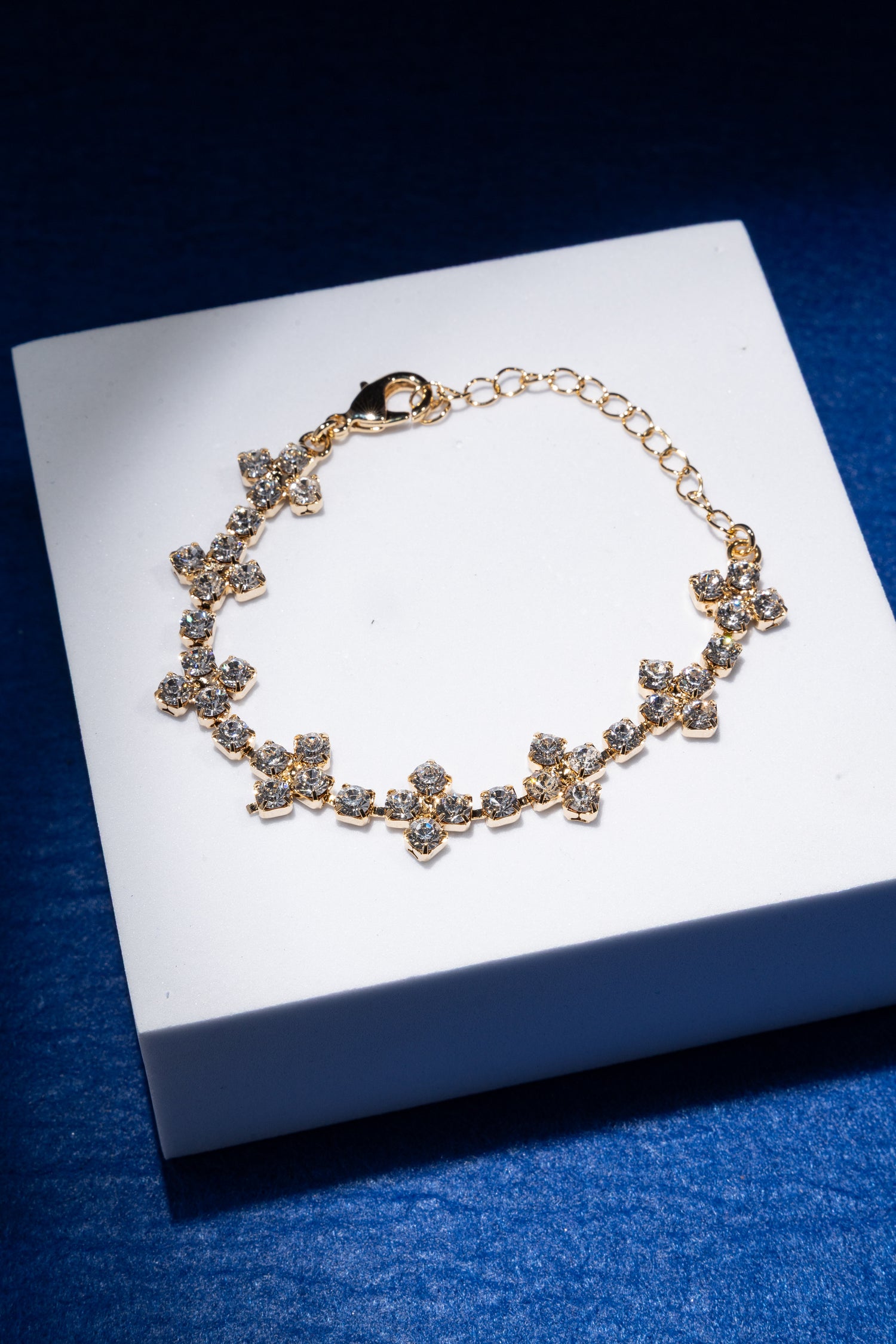 Bracciale FIORA con sequenza di micro fiori