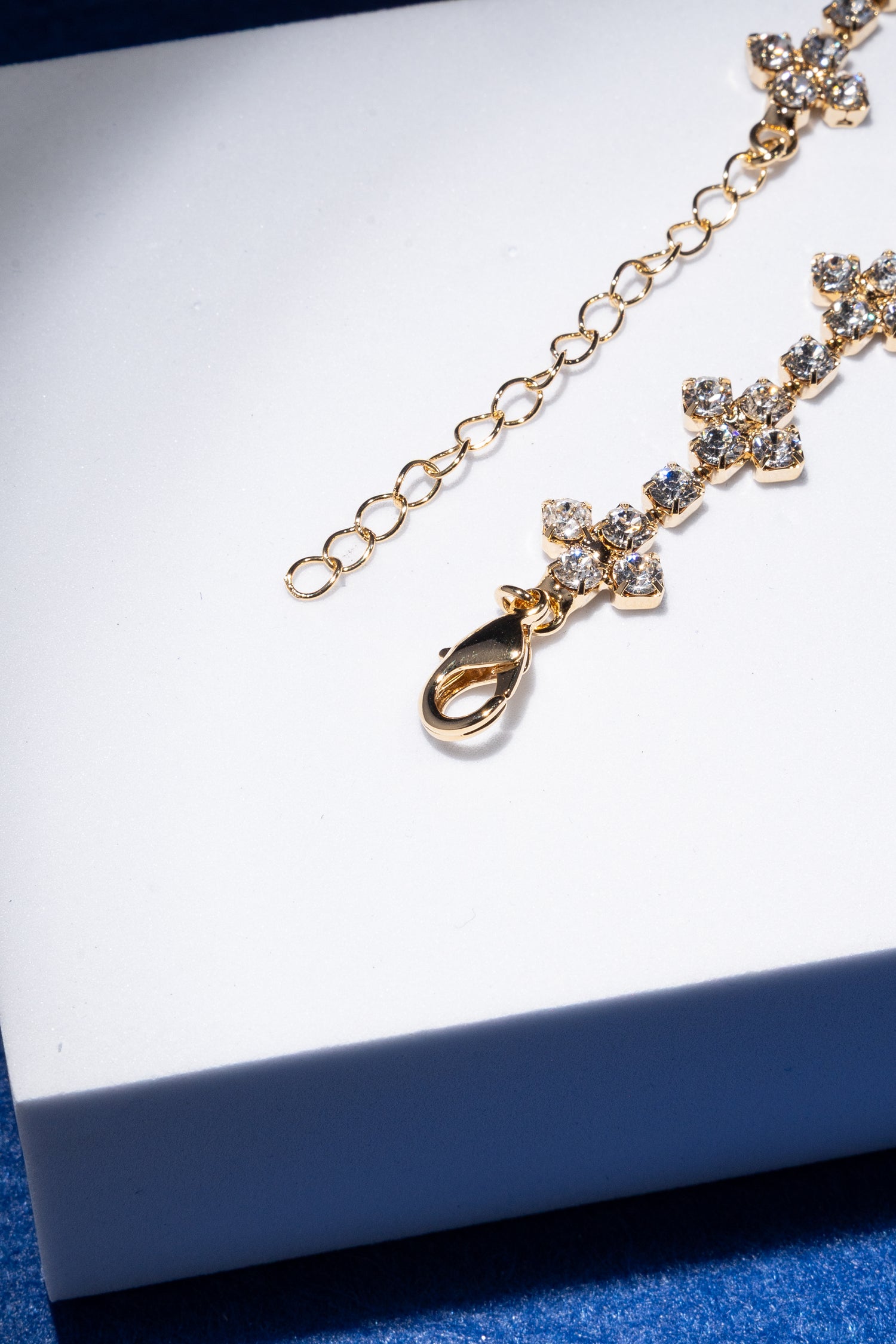 Bracciale FIORA con sequenza di micro fiori