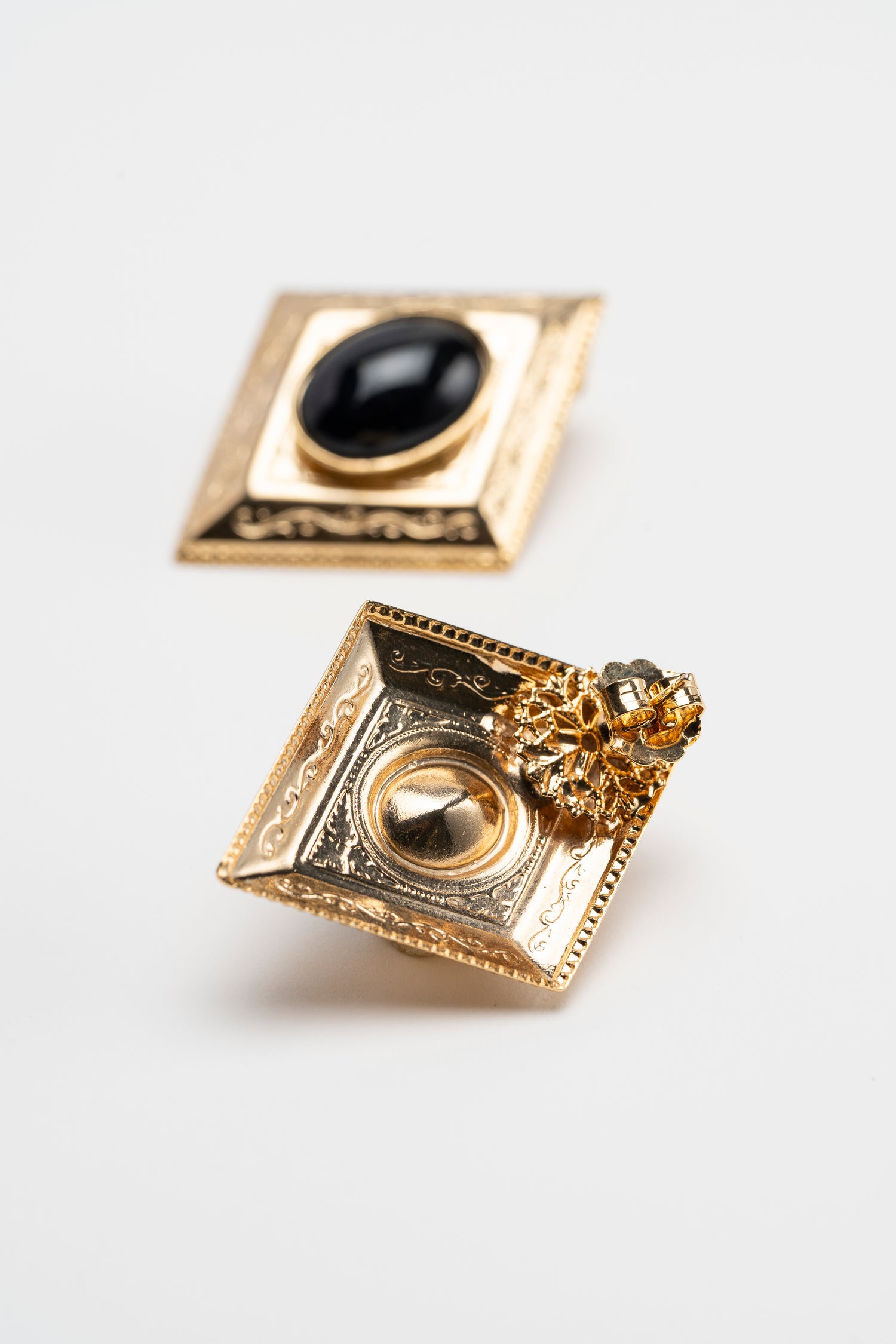 Orecchini Tocco Barocco con Ovale Cabochon Nero