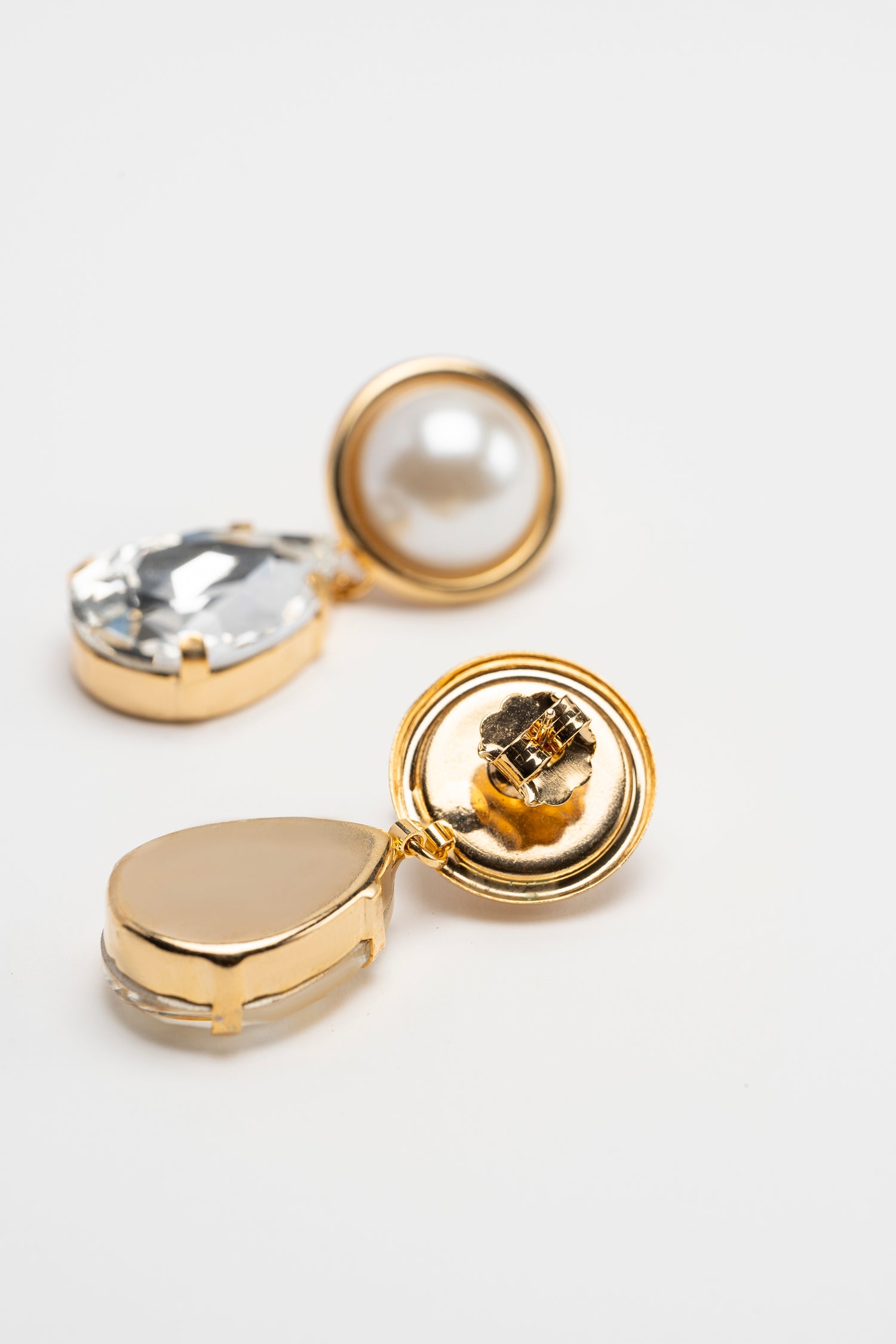 Orecchini Luce degli Abissi Con Rivolo Cabochon Perla e Goccia Cristallo