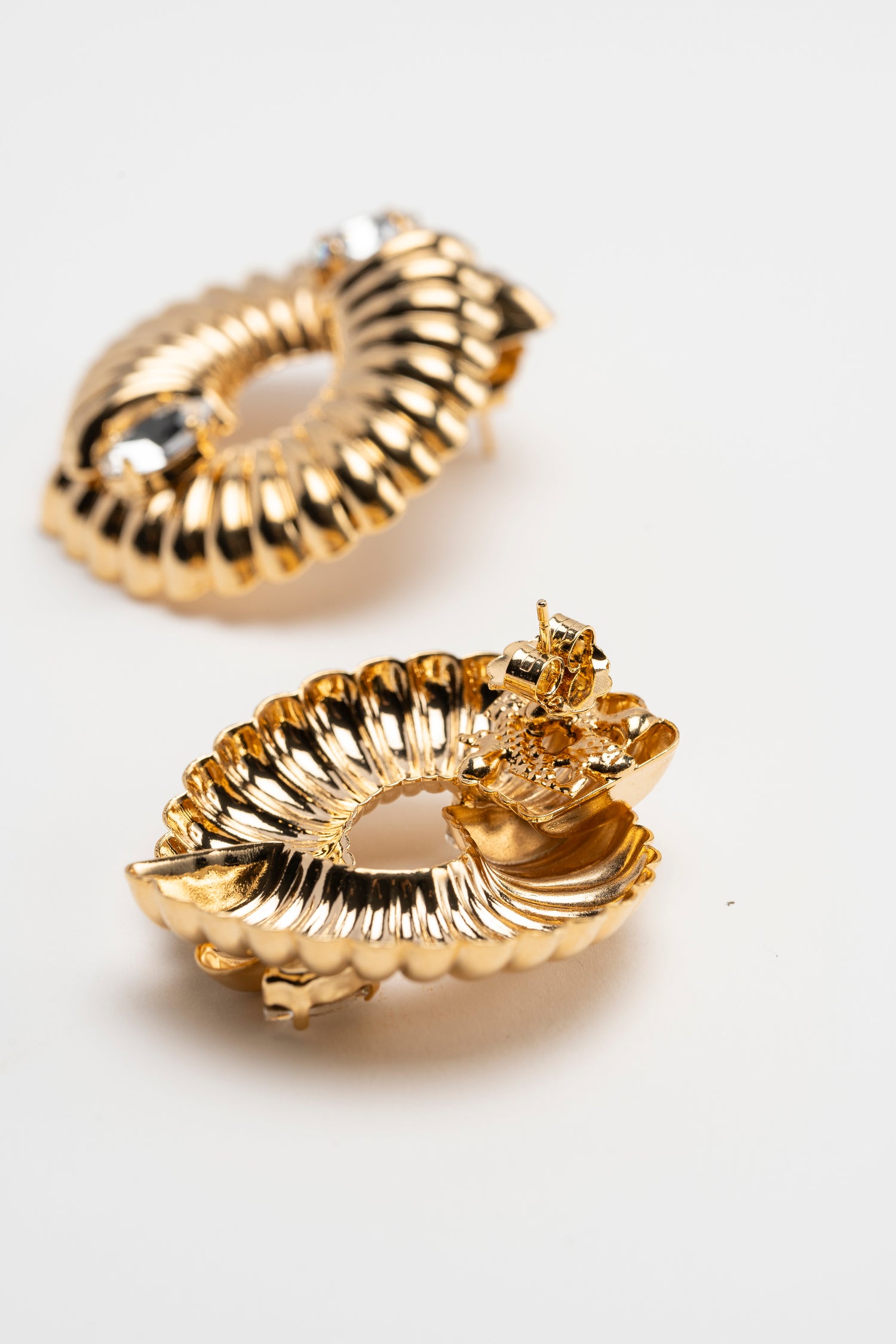 Orecchini In Metallo Lavorato con Pietre Brivido d’Onda