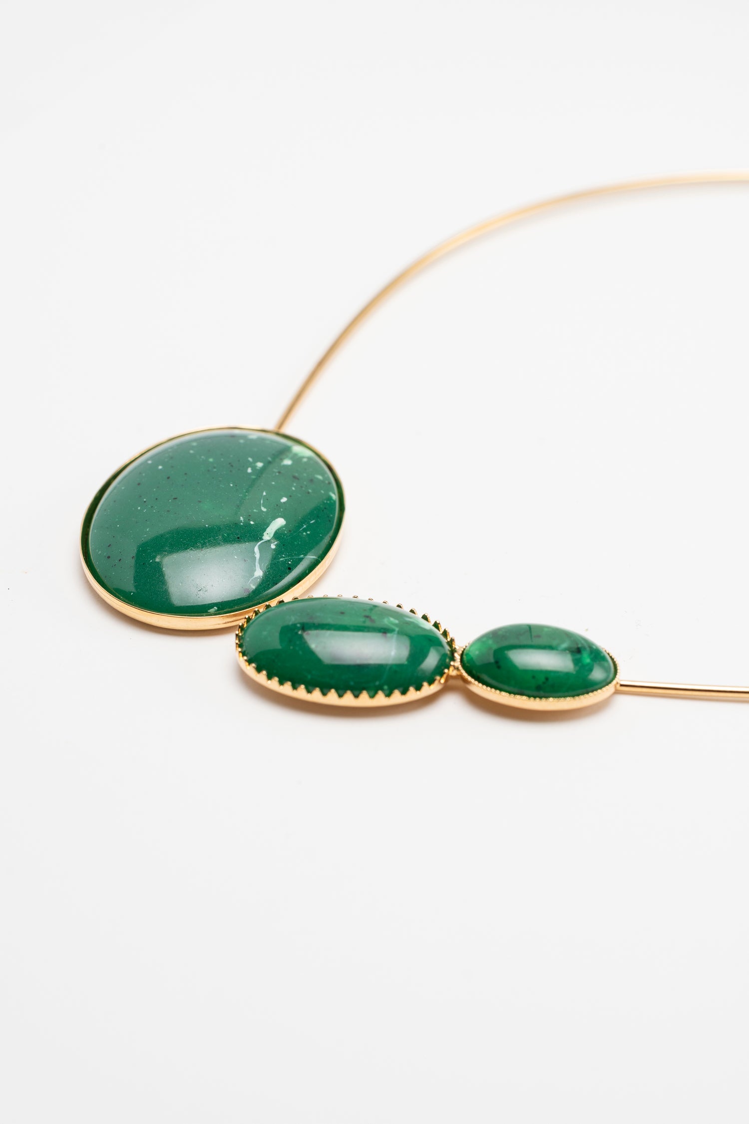 Collana Rigida con Pietre Ovali Verdi