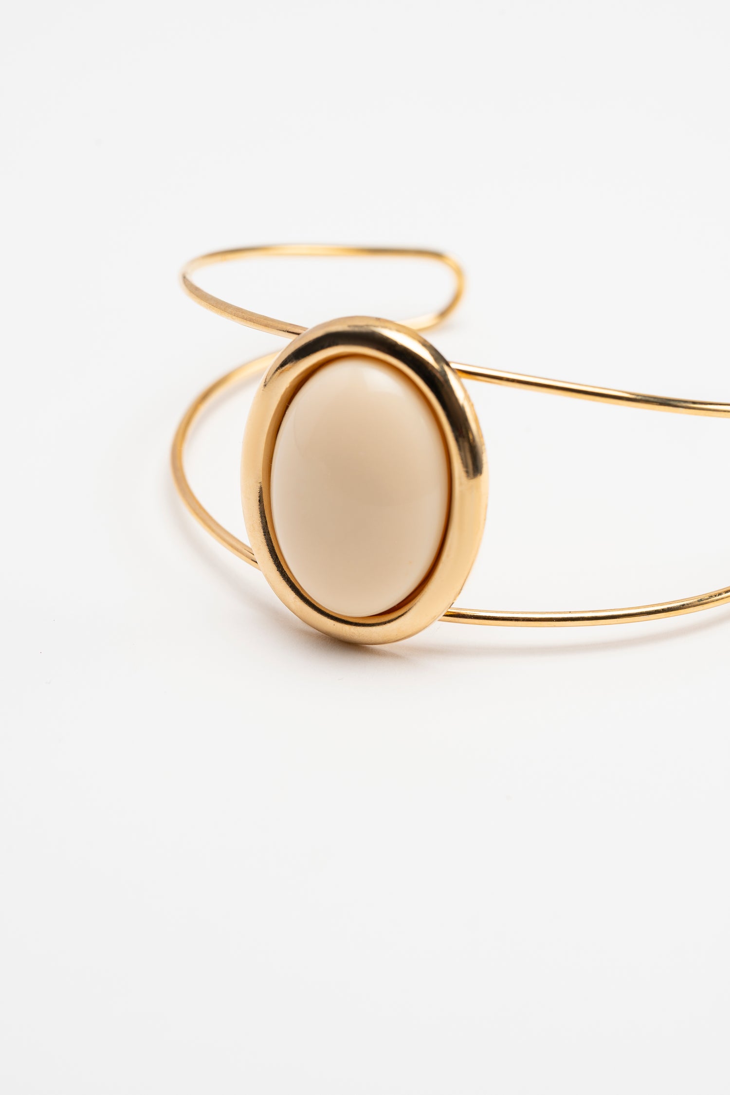 Bracciale Manetta Aperto Con Ovale Cabochon 18X25