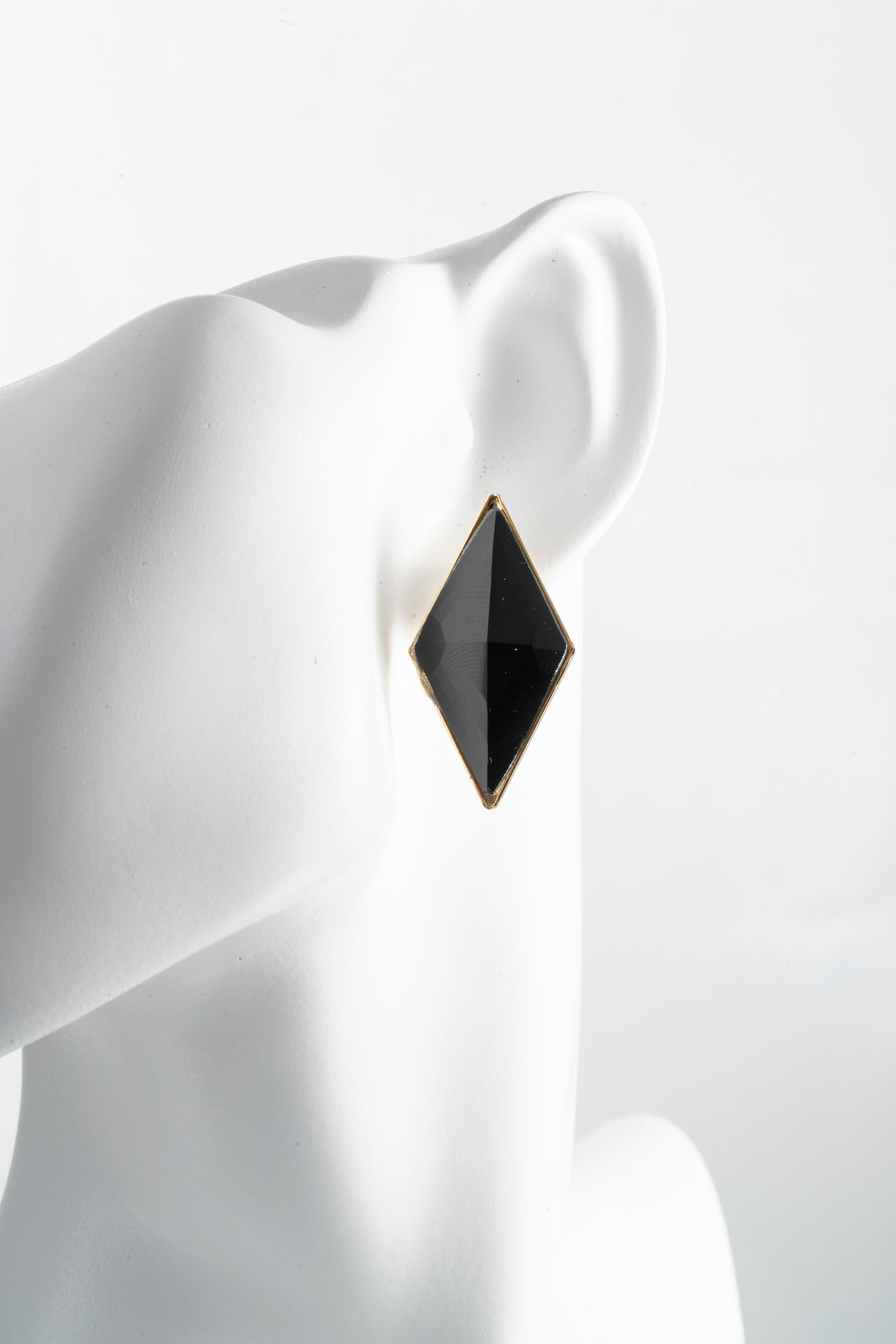 Orecchini Nero Intenso dal Design Elegante Noir Oblique