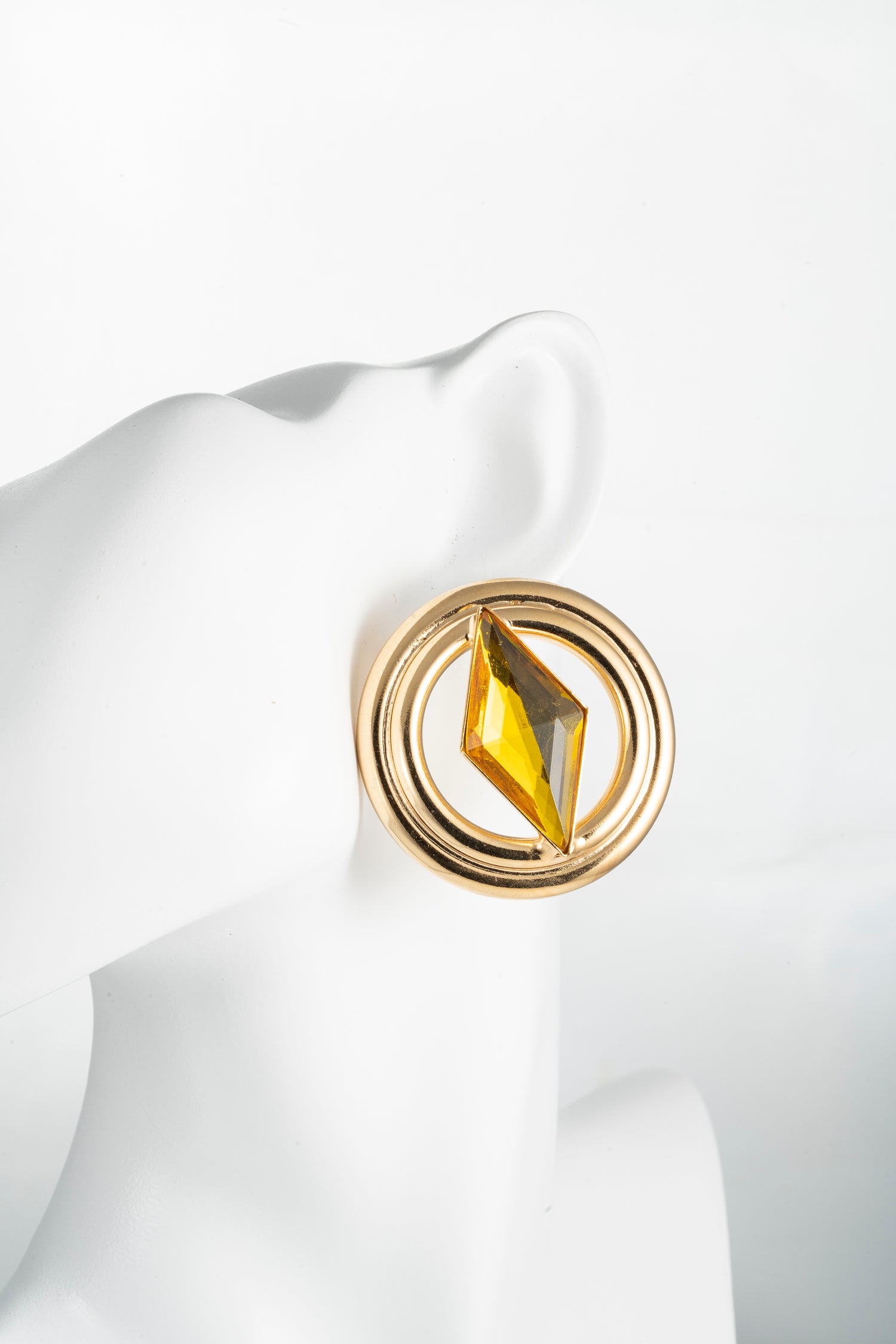 Orecchini Geometrici con Luce Dorata e Cristallo a Rombo Halo Shine