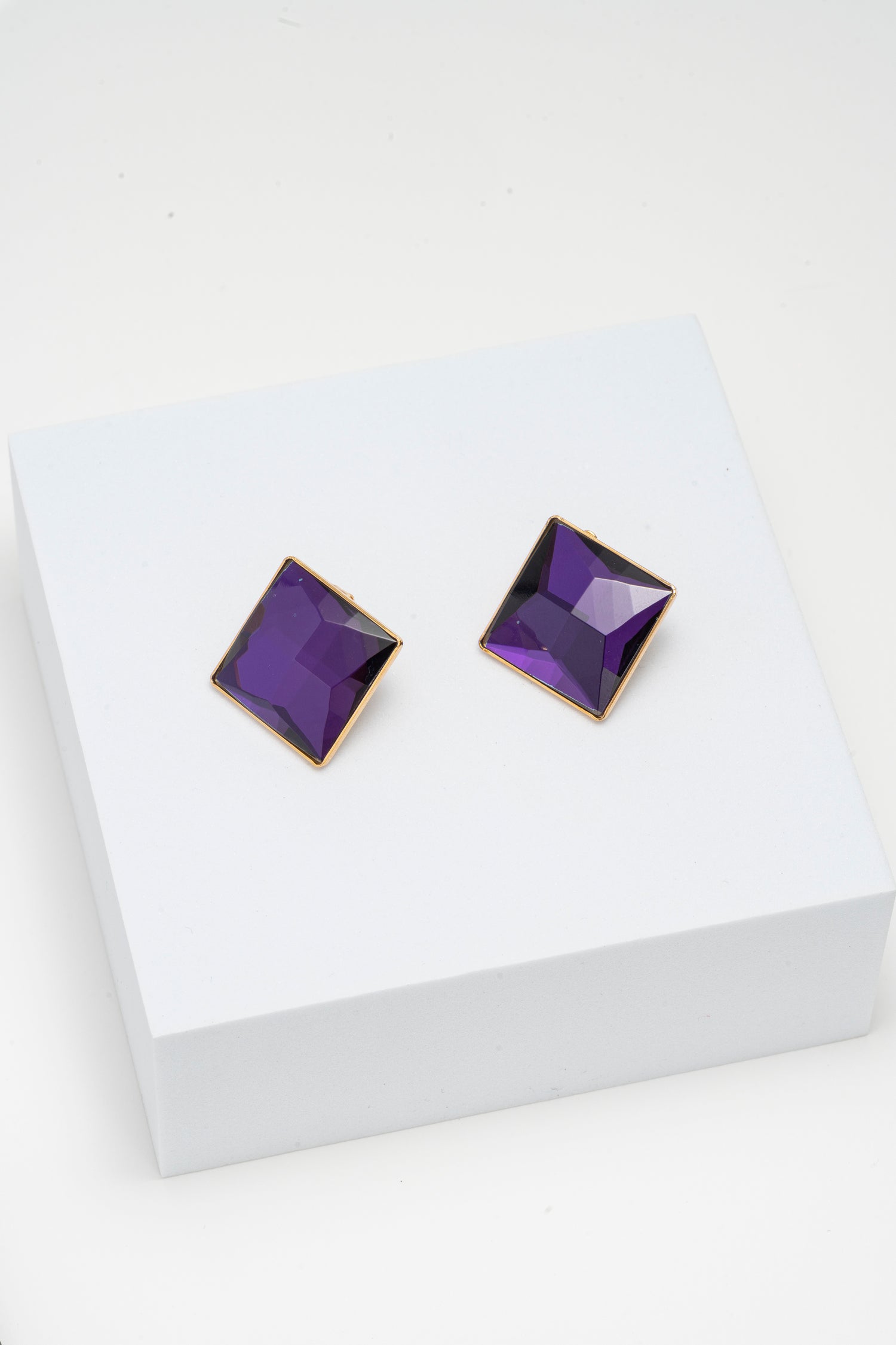 Orecchini Bottone con Cristallo Ametista Purple Reign