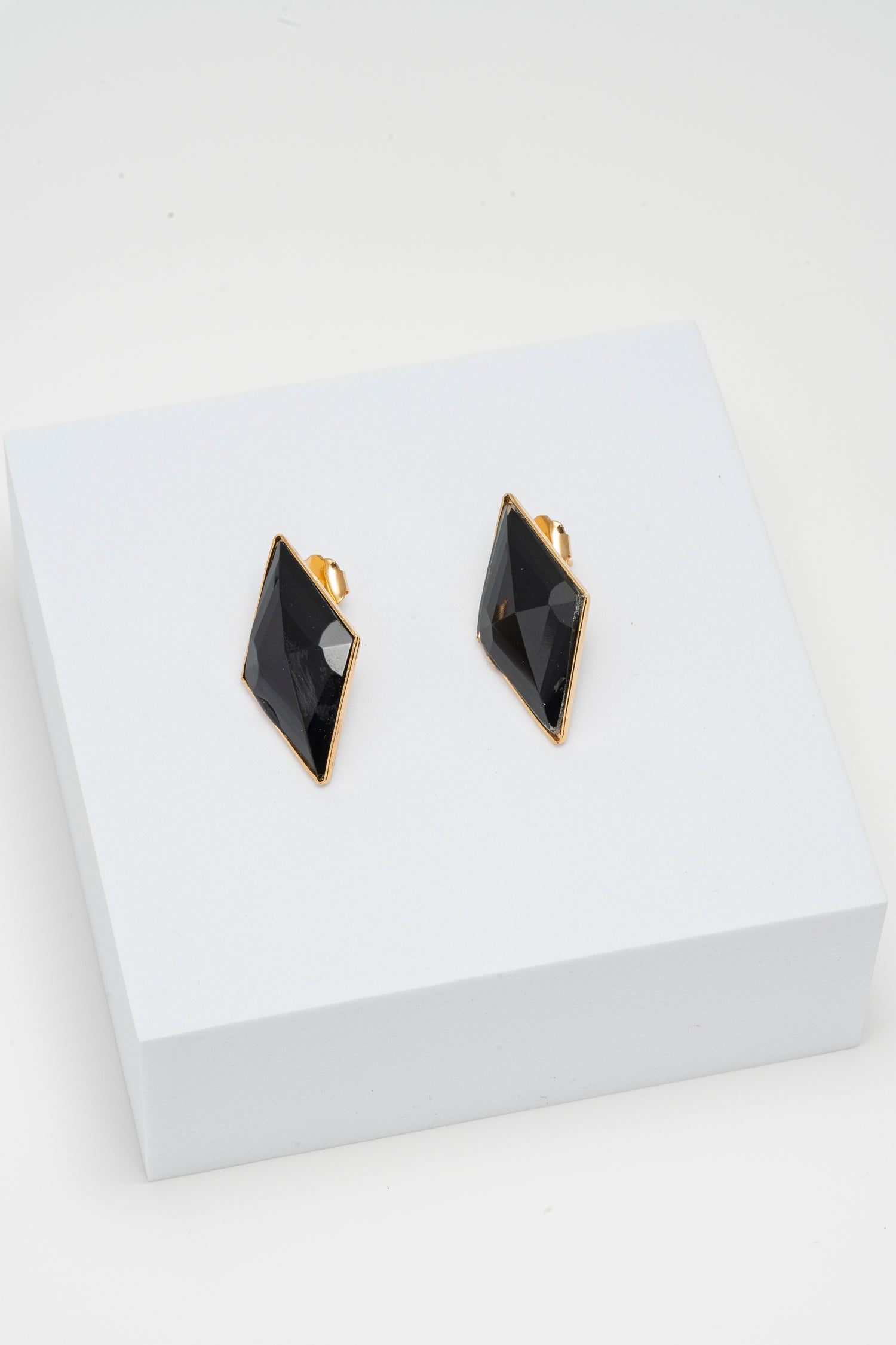 Orecchini Nero Intenso dal Design Elegante Noir Oblique