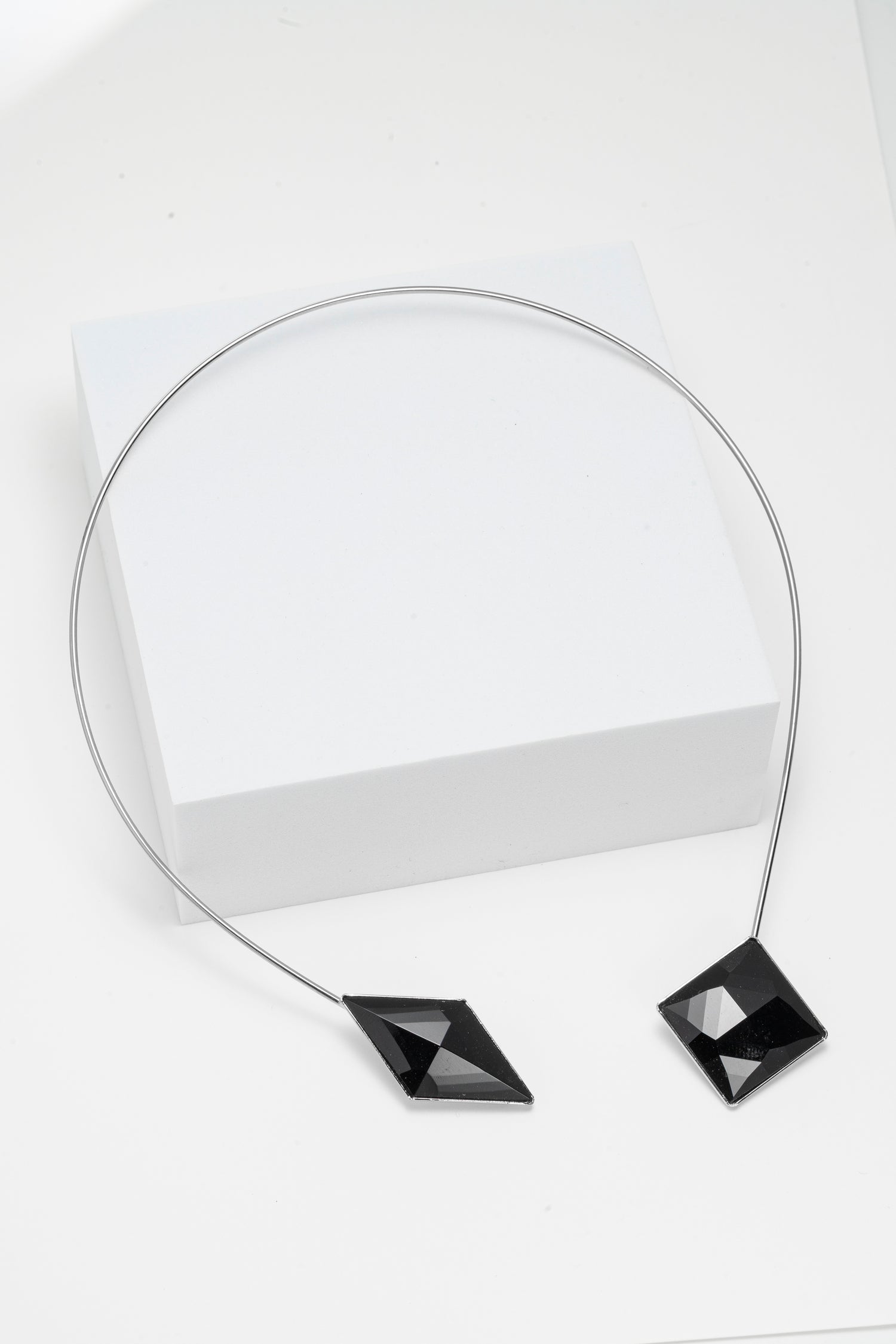 Collana Rigida  in Oro e Pietre Nere Noir Mystique
