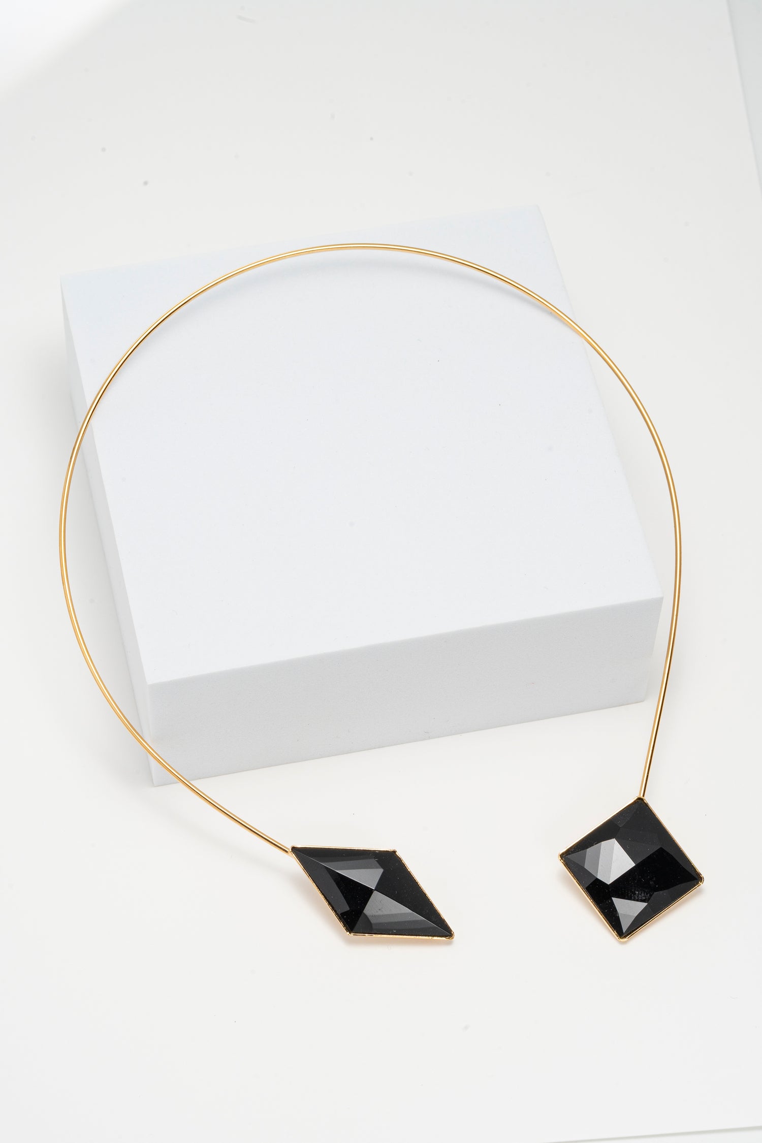 Collana Rigida  in Oro e Pietre Nere Noir Mystique
