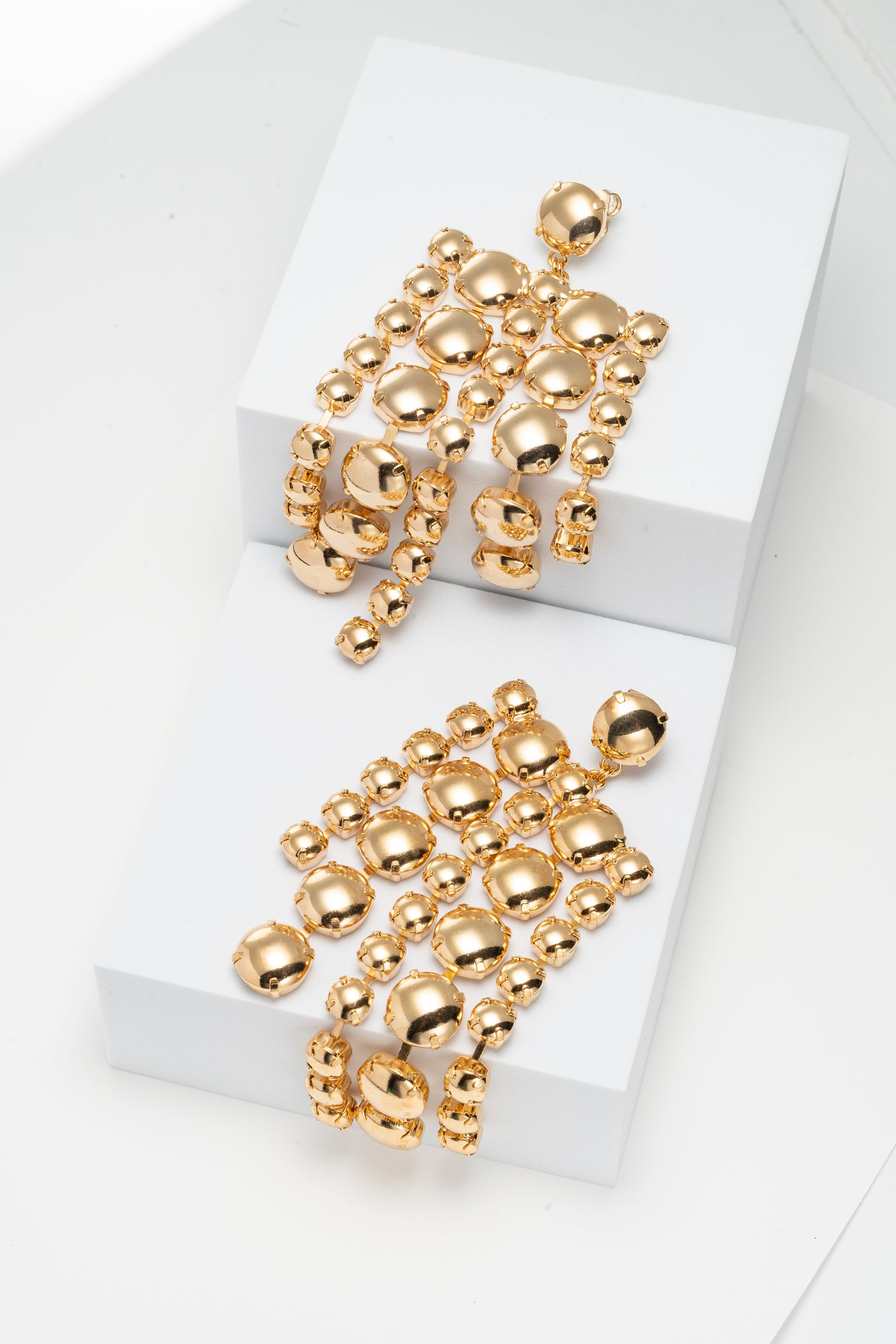 Orecchini Scultura Dorata in Movimento Domina