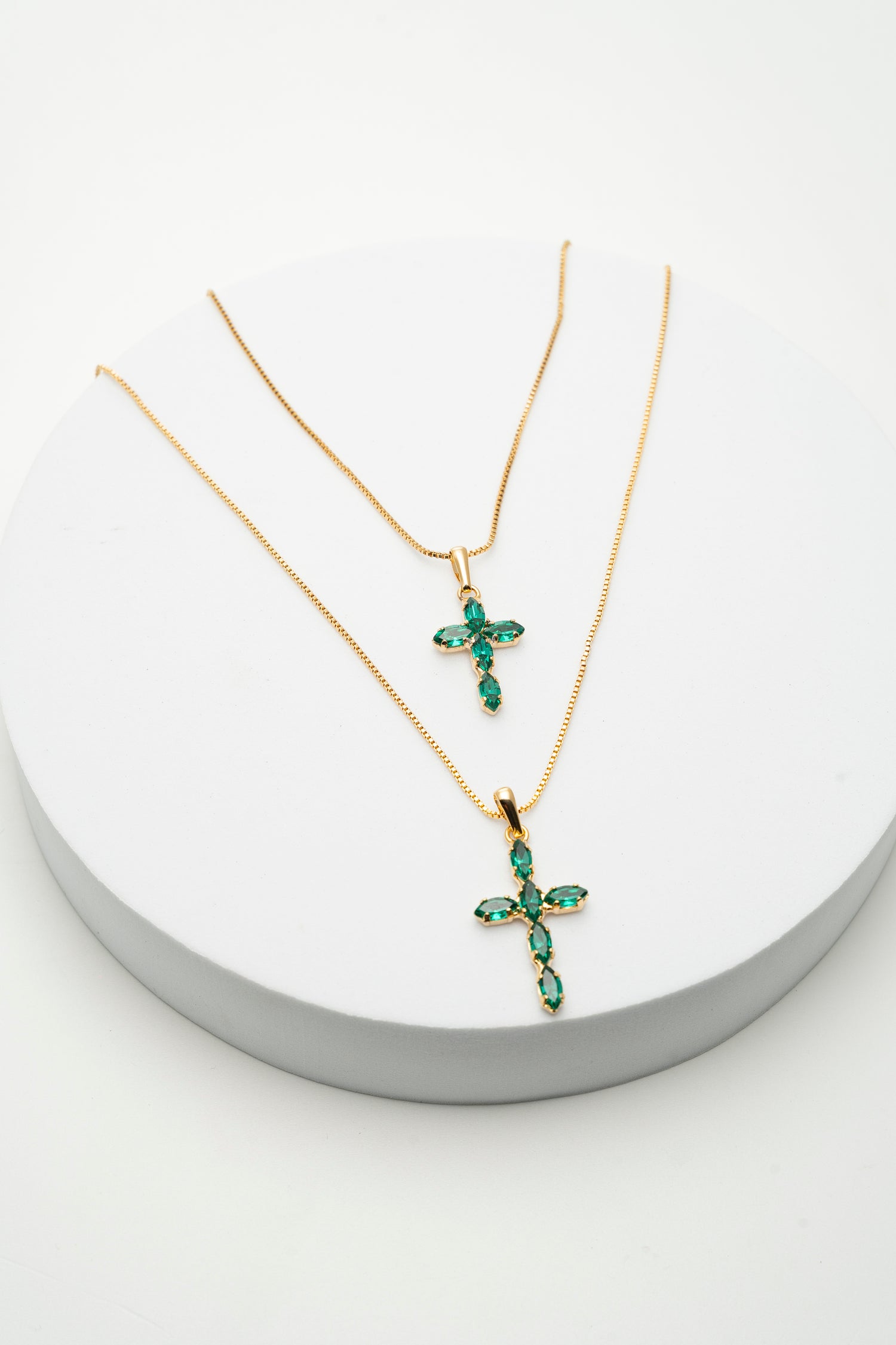 Collana Croce Smeraldo in Versione Small & Big Emerald Cross