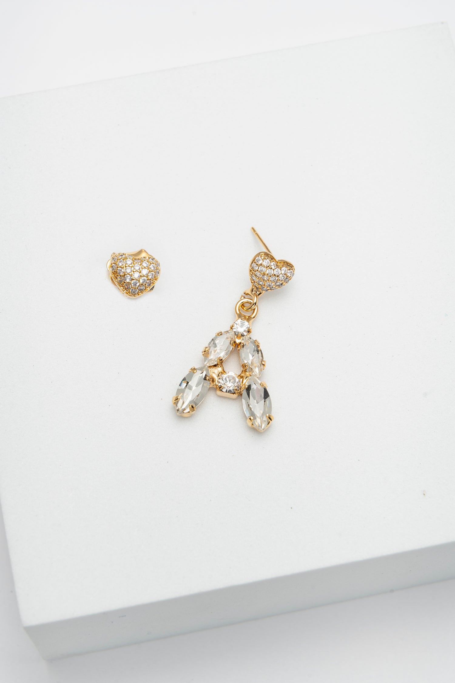 Orecchino Lettera d’Amore  Cuore in Zirconi Personalizzabile