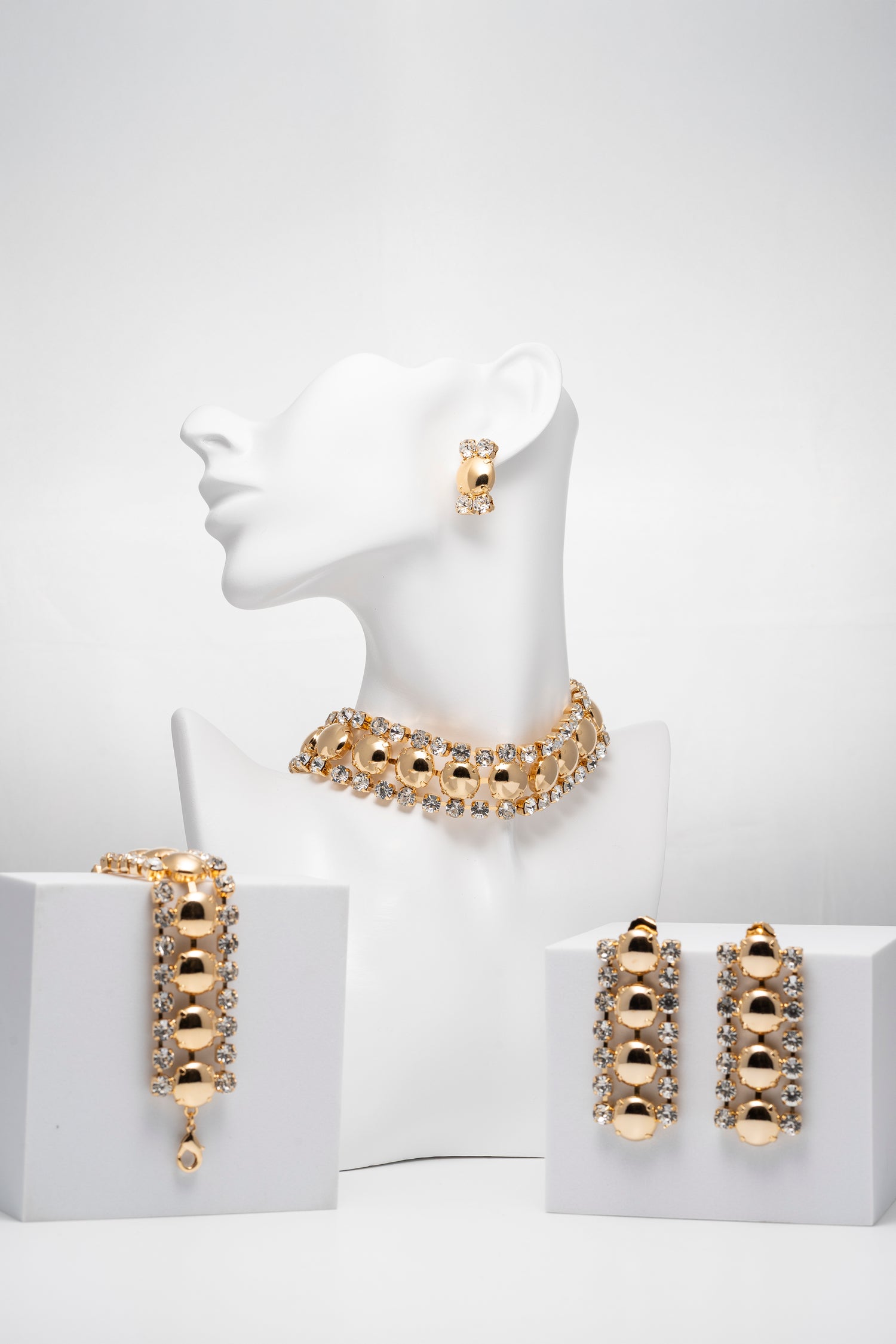 Set Stellare di Gioielli Dorati con Cristalli Cosmika