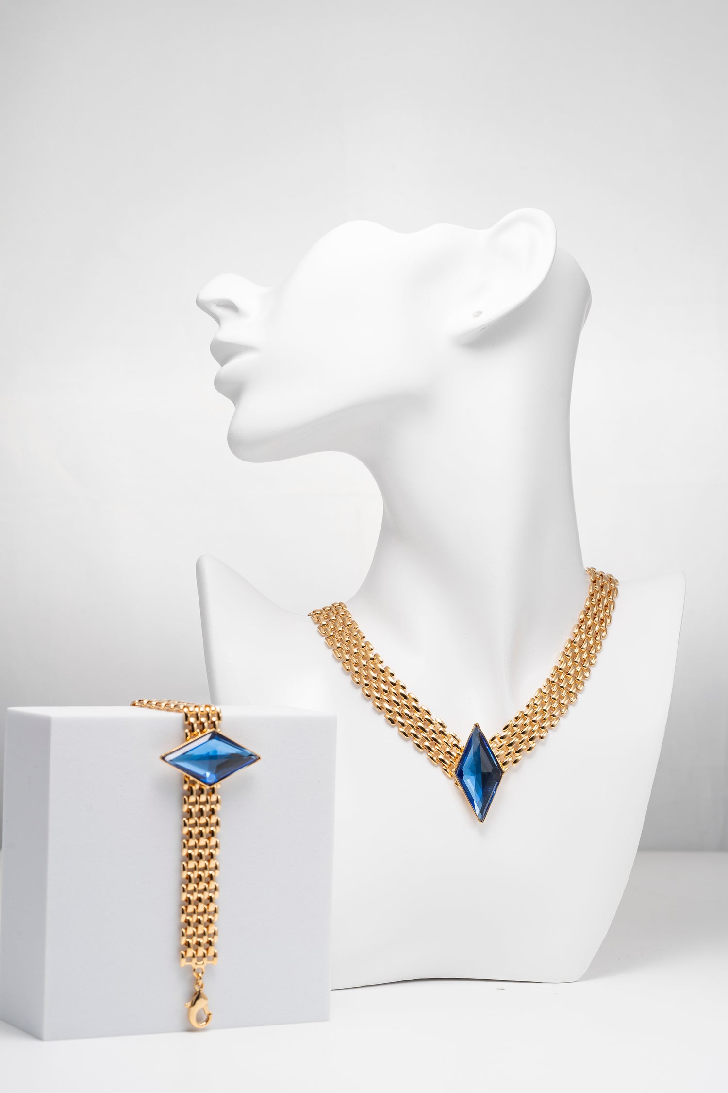 Set Eleganza Dorata e Luce d’Oceano Blue Diamond