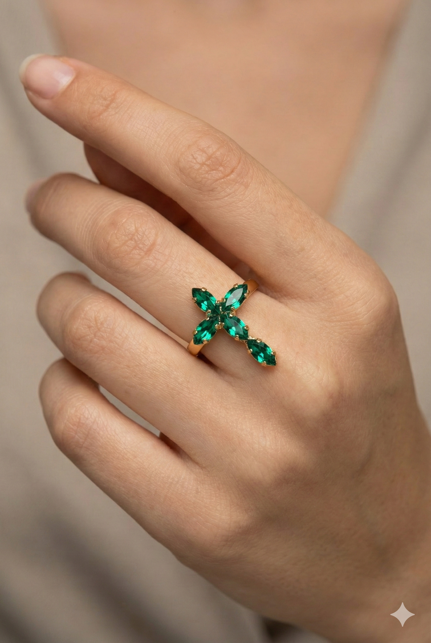 Anello Emerald Cross