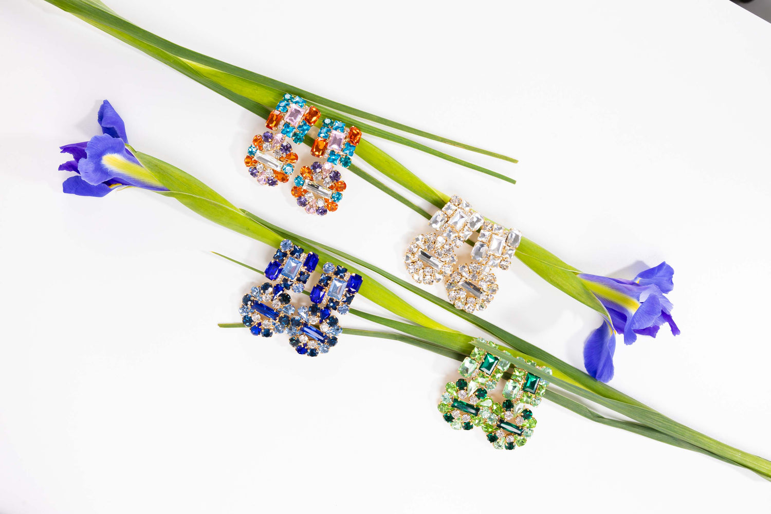 Orecchini Fioritura di Luce con Cristalli e Dettagli Dorati